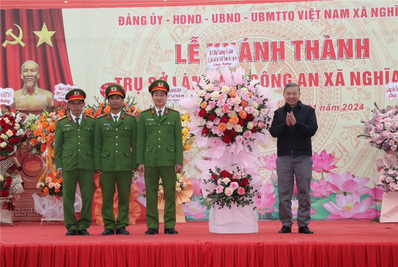 Đại tướng Tô Lâm, Ủy viên Bộ Chính trị, Bộ trưởng Bộ Công an dự lễ khánh thành trụ sở làm việc Công an xã Nghĩa Trụ